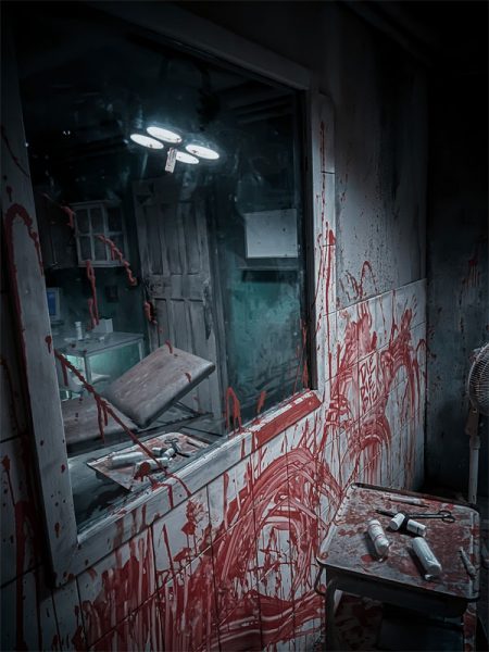 Düstere Kulisse des Escape Rooms „Seven Hills Asylum“ – CineRoom Bamberg